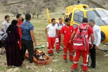 امدادرسانی اورژانس هوایی به زن و مرد گرفتار در کوههای قلارنگ ایلام